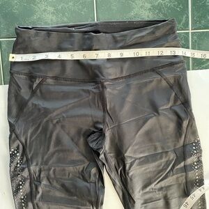 VICTORIAS SECRET BLACK PERFORATED LEGGINGS SIZE SMALL